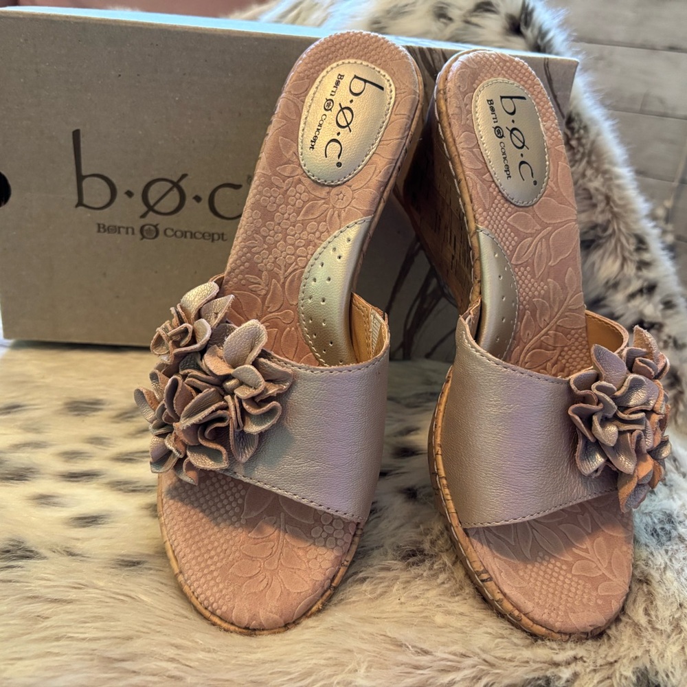 b.o.c. Women's Dusty Rose Floral Slip-On Wedge Mules